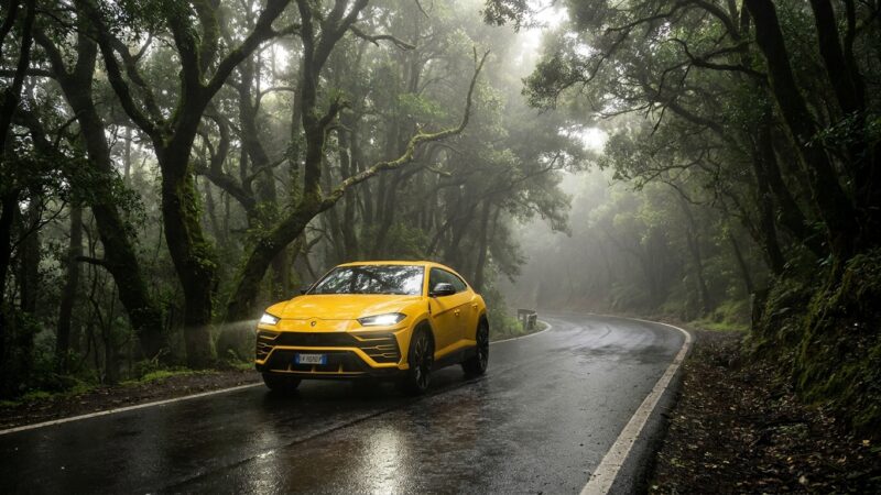 Lamborghini Urus în Tenerife: test pe drumuri reale