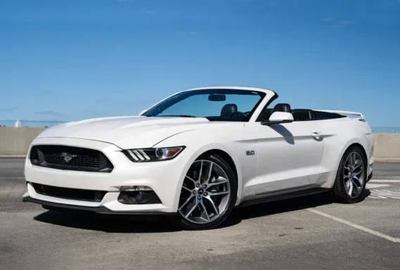 Ford Mustang (Automată, 2.3 L, 4 locuri)