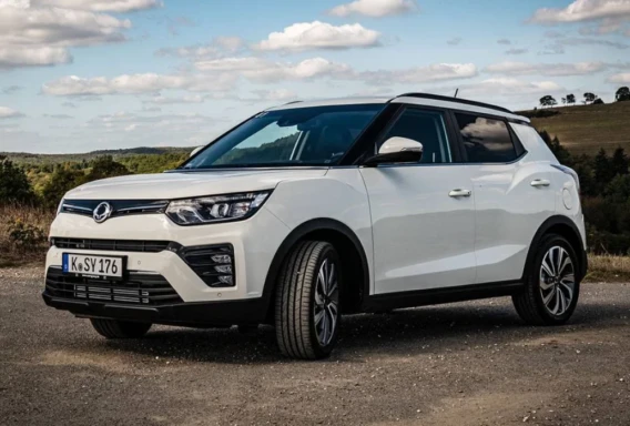 KGM Tivoli (Automată, 1.5 L, 5 locuri)